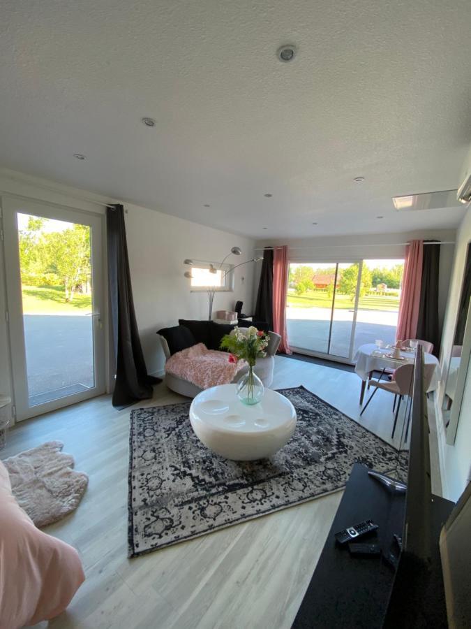 Agréable chambre d’hôte calme avec piscine Souvans Exterior foto