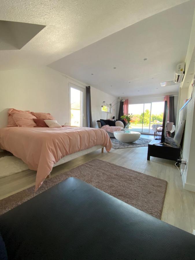 Agréable chambre d’hôte calme avec piscine Souvans Exterior foto
